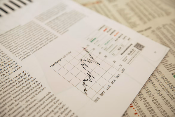 Données financières sur un document papier